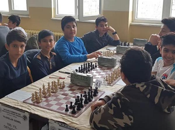 Satranç turnuvasında öğrencilerimize başarılar diliyoruz...